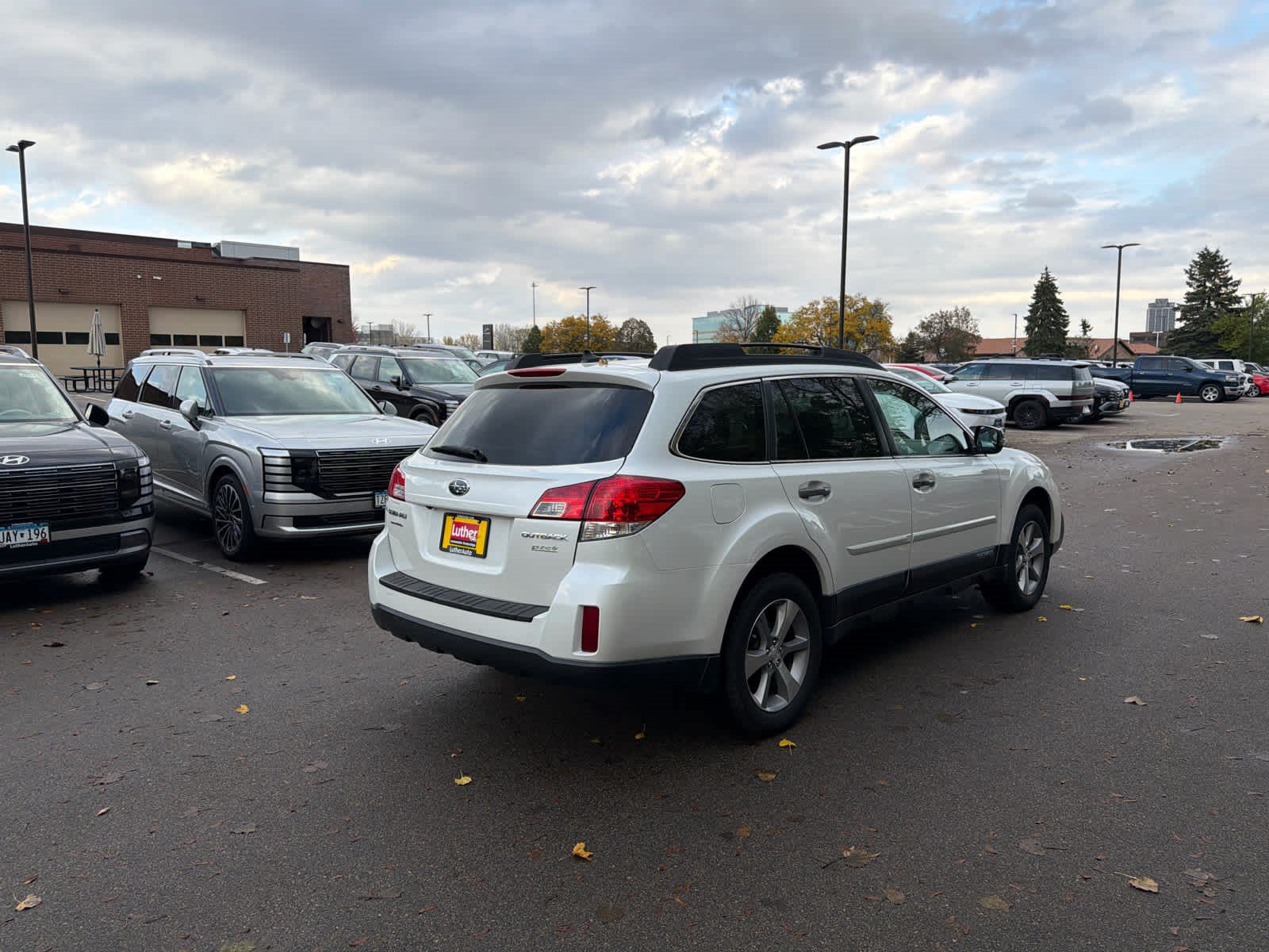 Used 2014 Subaru Outback 2.5i Limited AWD/4WD image 2