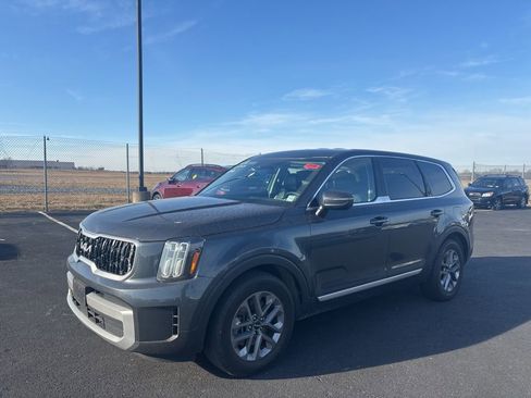 Used 2023 Kia Telluride LX image 7