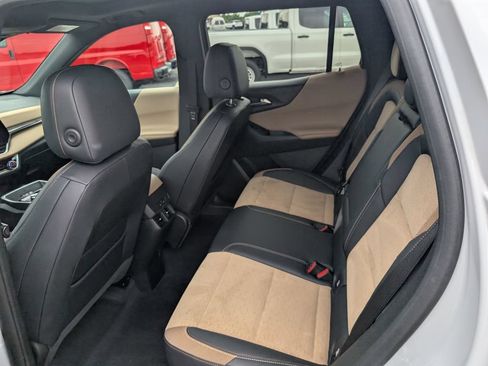 Used 2025 Chevrolet Equinox ACTIV w/ Safety and Technology Package AWD/4WD image 10