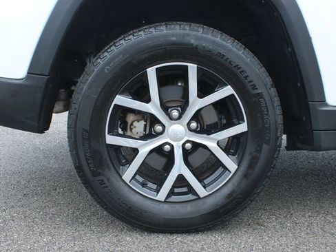 Used 2025 Jeep Grand Cherokee Limited AWD/4WD image 38
