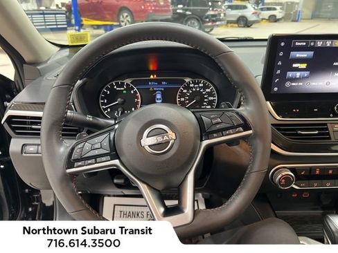 Used 2023 Nissan Altima 2.5 SR w/ SR Premium Package AWD/4WD image 2