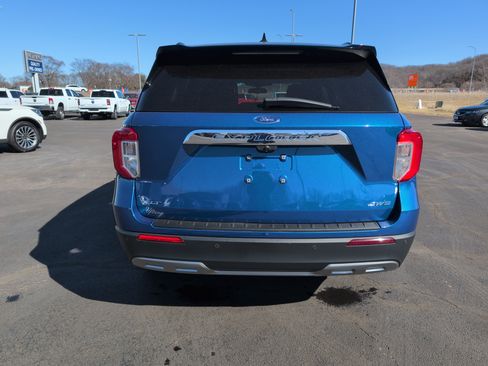 Used 2022 Ford Explorer XLT w/ Equipment Group 202A image 4
