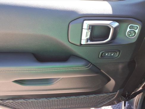 Used 2025 Jeep Wrangler Unlimited Sahara AWD/4WD image 21
