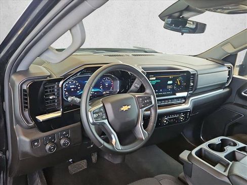 Used 2025 Chevrolet Silverado 2500 LT w/ Convenience Package AWD/4WD image 9