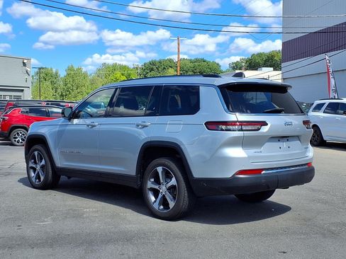 Used 2023 Jeep Grand Cherokee L Limited AWD/4WD image 2