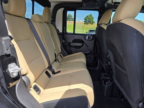 Used 2022 Jeep Gladiator Sport AWD/4WD image 18
