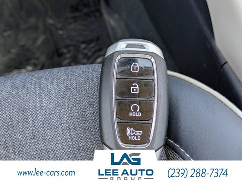 Used 2024 Hyundai Venue Limited image 27