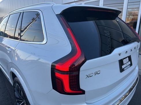 Used 2025 Volvo XC90 B6 Plus image 10