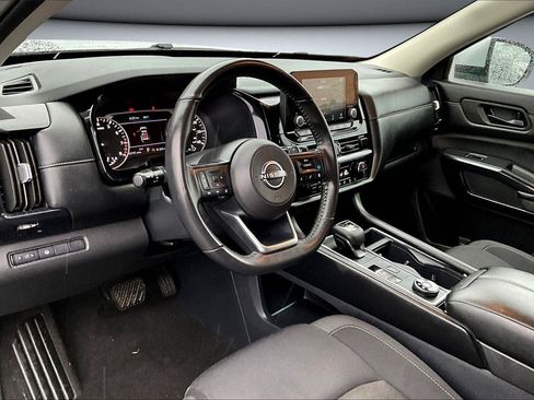Used 2024 Nissan Pathfinder SV AWD/4WD image 16