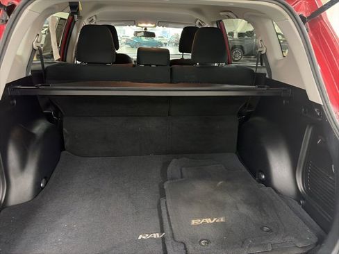 Used 2014 Toyota RAV4 LE image 11