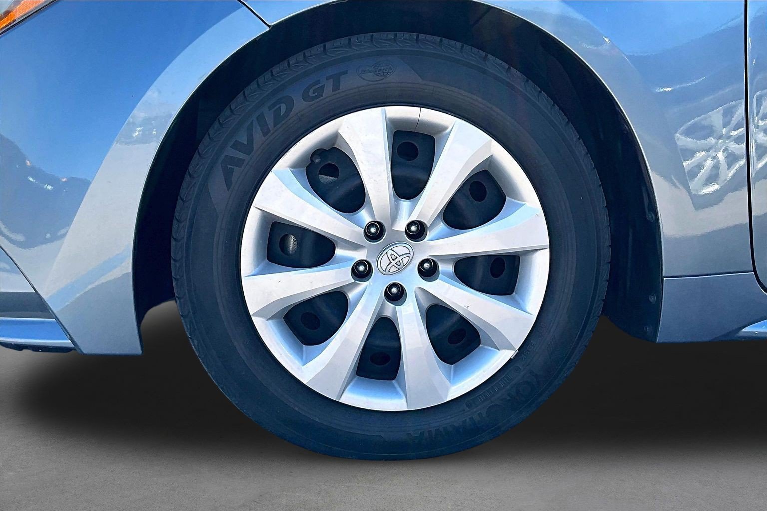 Used 2021 Toyota Corolla LE FWD image 3