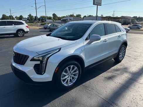 Used 2020 Cadillac XT4 Luxury w/ Cold Weather Package image 2