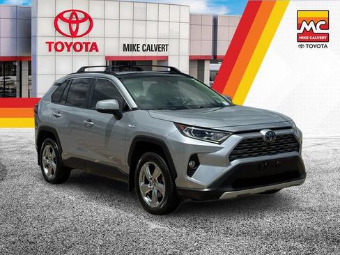 Used 2020 Toyota RAV4 Limited AWD/4WD image 2