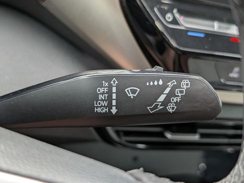 Used 2023 Volkswagen ID.4 Pro AWD/4WD image 29