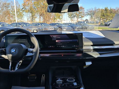 Used 2025 BMW i5 xDrive40 w/ M Sport Package image 28