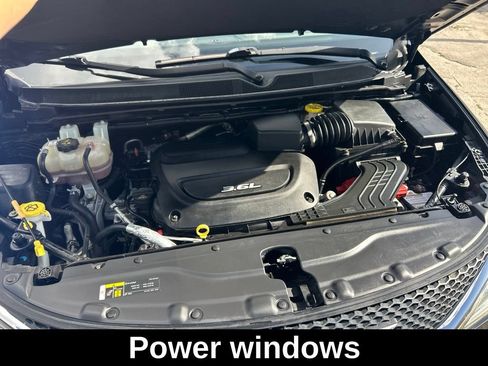 Used 2018 Chrysler Pacifica Touring-L FWD image 17