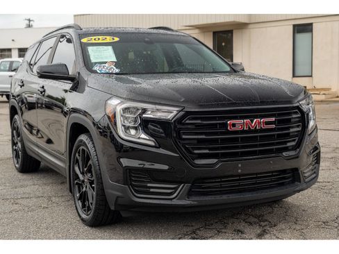 Used 2023 GMC Terrain SLE w/ Driver Convenience Package FWD image 34