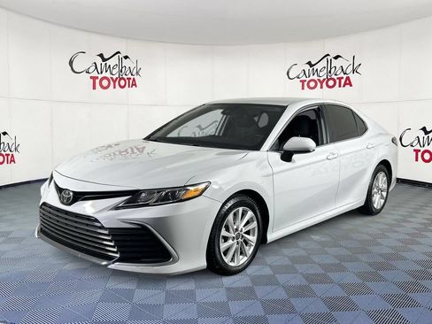Used 2022 Toyota Camry LE w/ Carpet Mat Package (TMS) FWD image 4