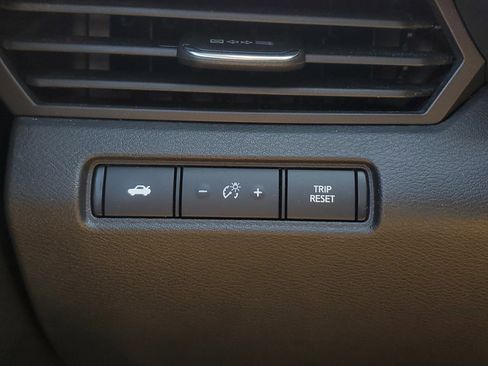 Used 2024 Nissan Altima 2.5 SV FWD image 30