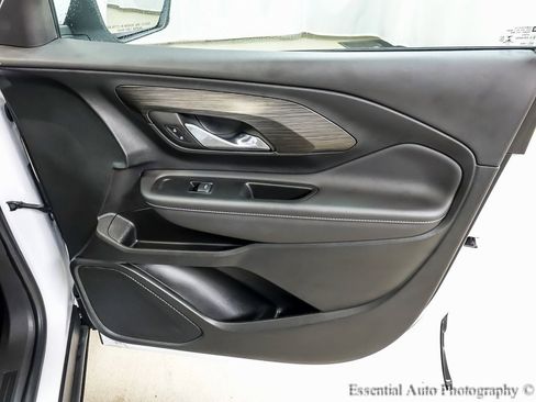 Used 2022 GMC Terrain SLT image 23