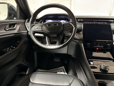 New 2025 Jeep Grand Cherokee Limited image 19