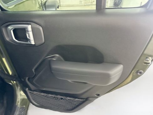 Used 2023 Jeep Wrangler Unlimited w/ Cold Weather Group AWD/4WD image 29
