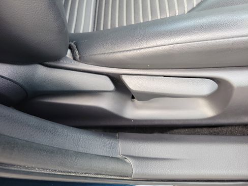 Used 2018 Toyota Camry SE w/ Convenience Package image 9