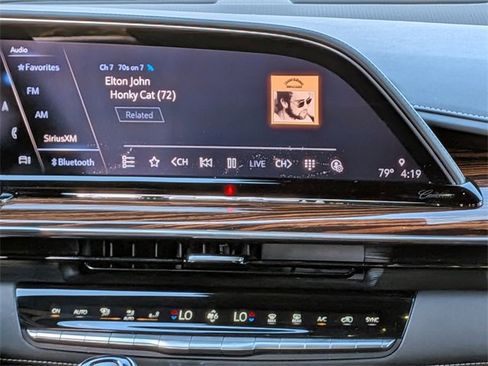 Used 2021 Cadillac Escalade Luxury image 18