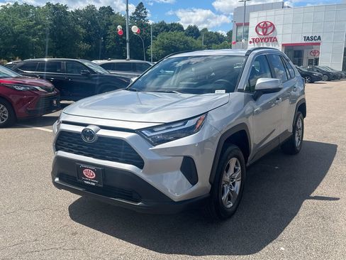 Used 2025 Toyota RAV4 XLE AWD/4WD image 3
