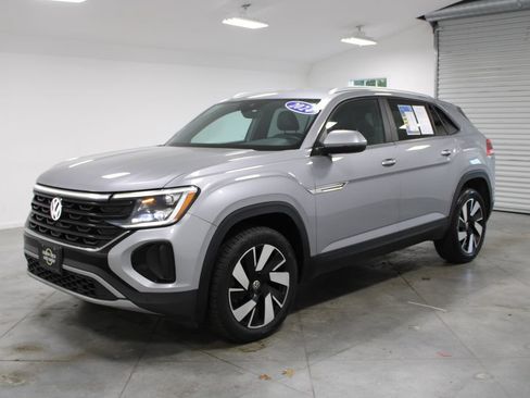 Used 2024 Volkswagen Atlas Cross Sport SE AWD/4WD image 4
