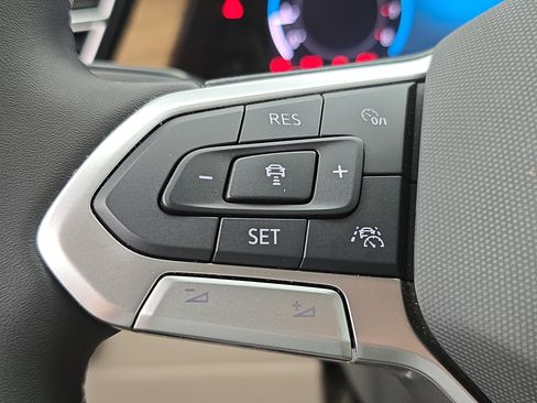 Used 2025 Volkswagen Atlas SE FWD image 18