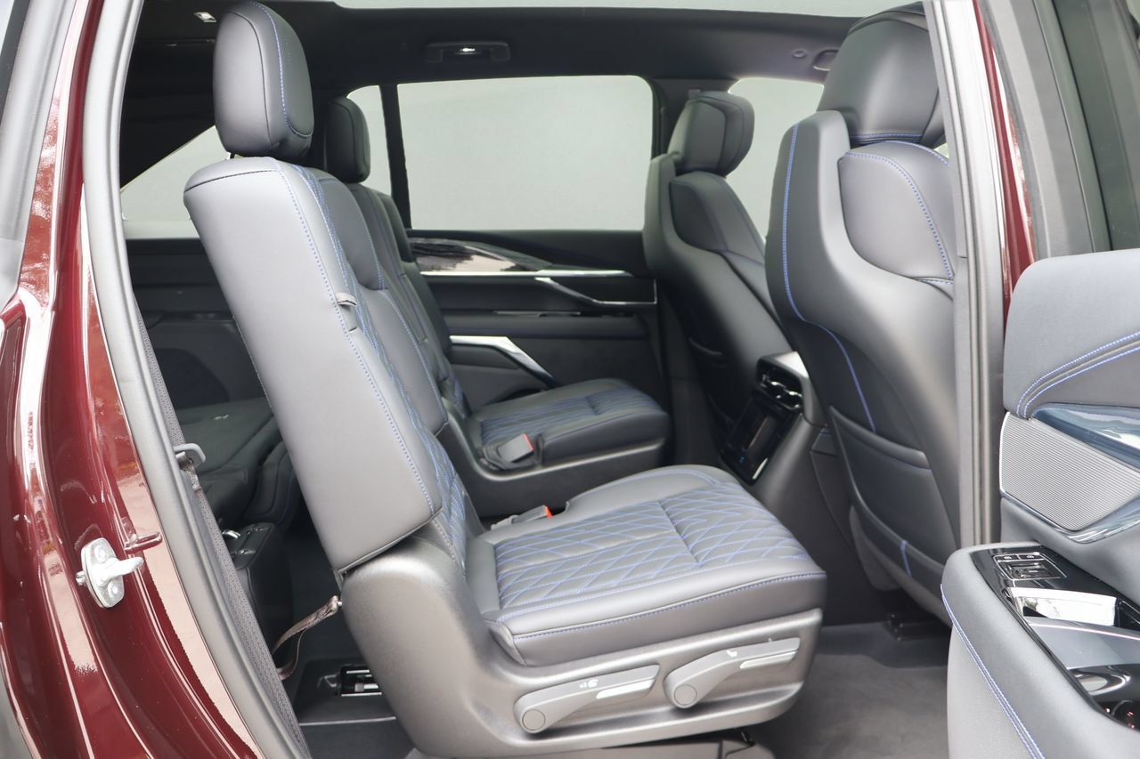Certified 2025 Cadillac Escalade IQ Sport 1 AWD/4WD image 20