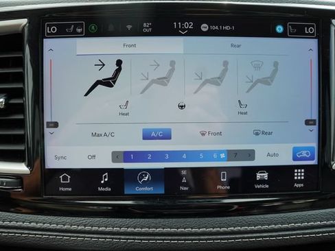 Used 2024 Chrysler Pacifica Limited FWD image 6