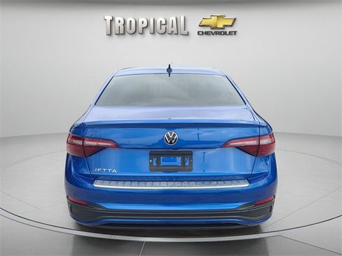 Used 2023 Volkswagen Jetta Sport image 4