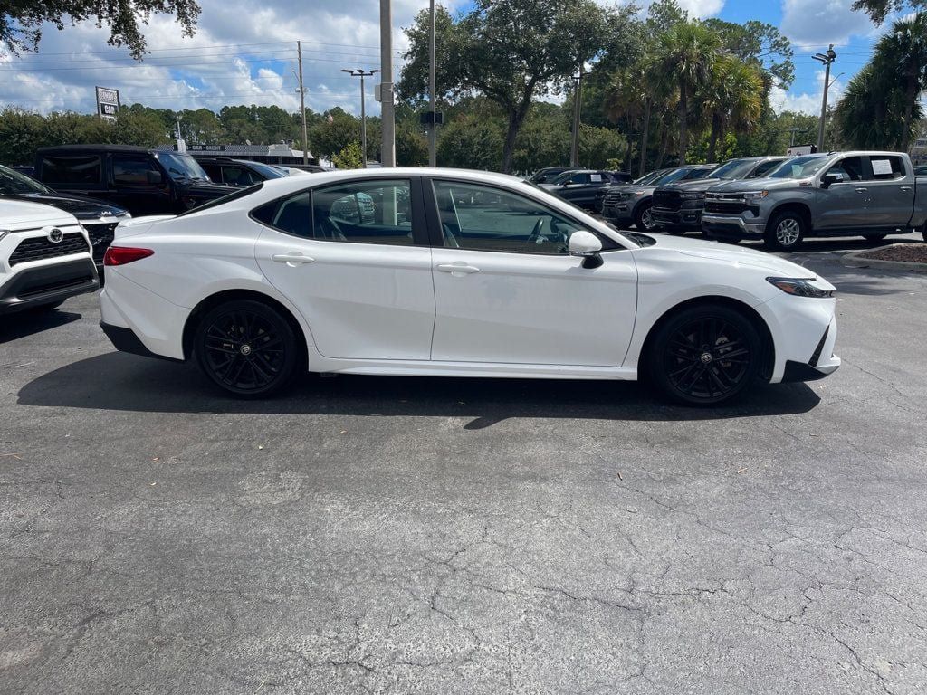 Used 2025 Toyota Camry SE FWD image 5