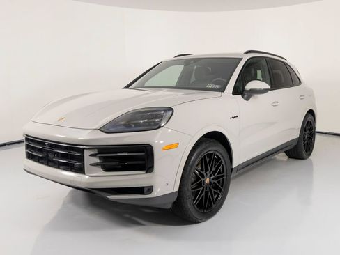 Certified 2026 Porsche Cayenne E-Hybrid AWD/4WD image 7