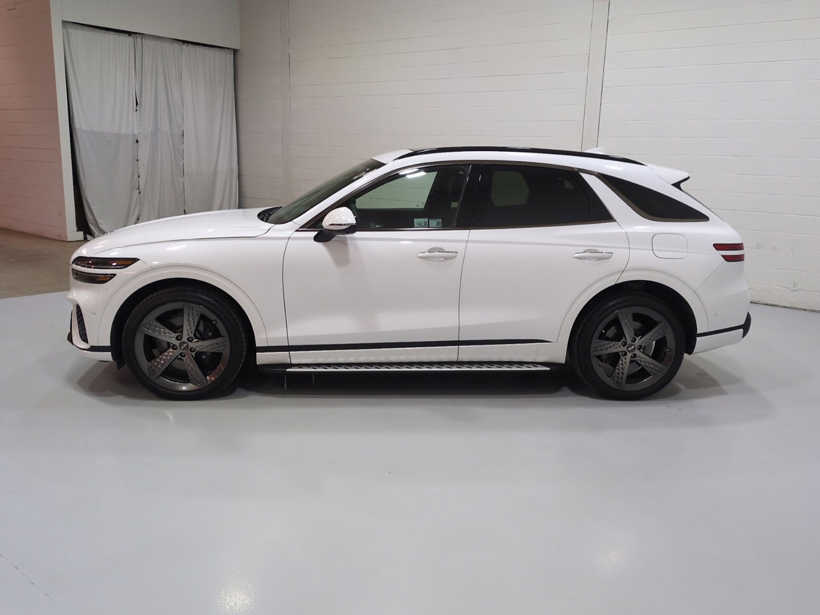 Certified 2025 Genesis GV70 3.5T Sport w/ Sport Prestige Package AWD/4WD image 6