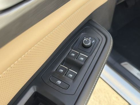 New 2026 Volkswagen Atlas Cross Sport SE FWD image 23