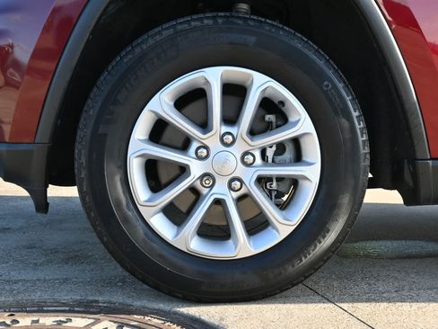 Used 2021 Jeep Grand Cherokee Laredo RWD image 23