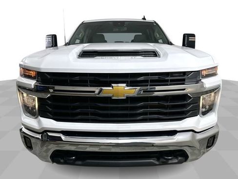 Used 2025 Chevrolet Silverado 2500 LT w/ Convenience Package AWD/4WD image 3
