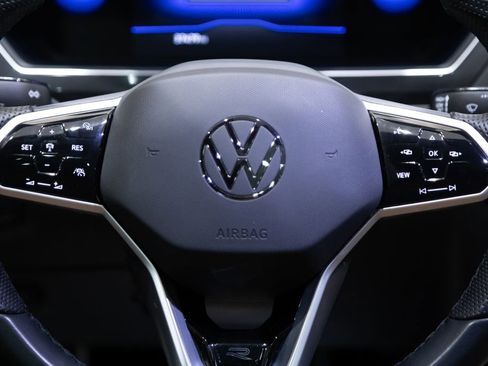 Used 2023 Volkswagen Tiguan SE R-Line image 15