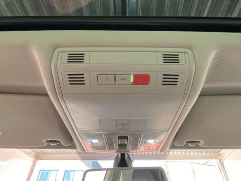 Used 2018 Volkswagen Tiguan SEL image 26