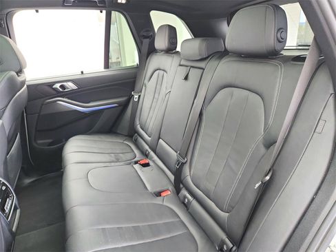 Used 2022 BMW X5 M50i image 28