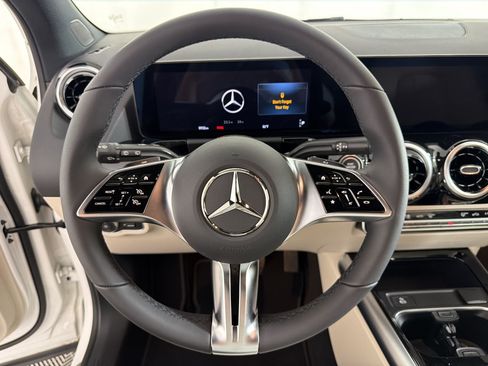 Used 2026 Mercedes-Benz GLA 250 4MATIC image 11