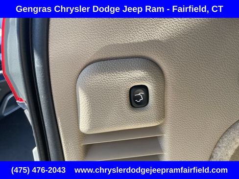 Used 2019 Jeep Grand Cherokee Overland AWD/4WD image 25