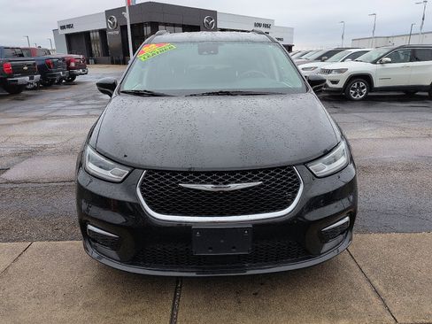 Used 2022 Chrysler Pacifica Touring-L image 3