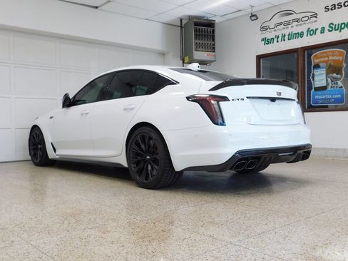 Used 2024 Cadillac CT5 V Blackwing w/ Carbon Fibre Package 2 RWD image 9