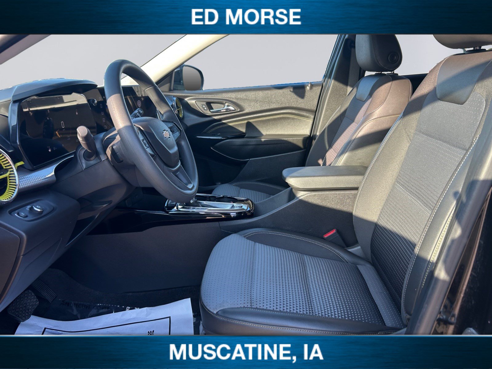 Used 2025 Chevrolet Trax LT FWD image 9