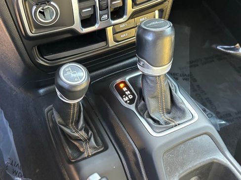 Used 2021 Jeep Gladiator Overland image 18