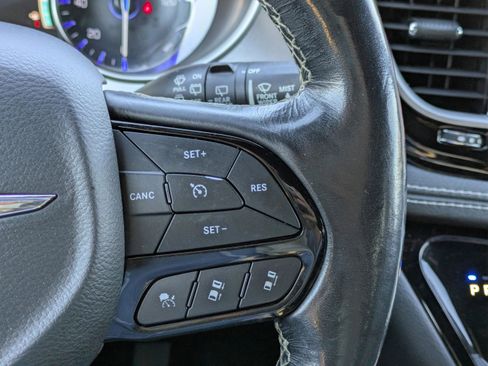 Used 2021 Chrysler Pacifica Touring-L w/ Uconnect Theater Family Group image 29